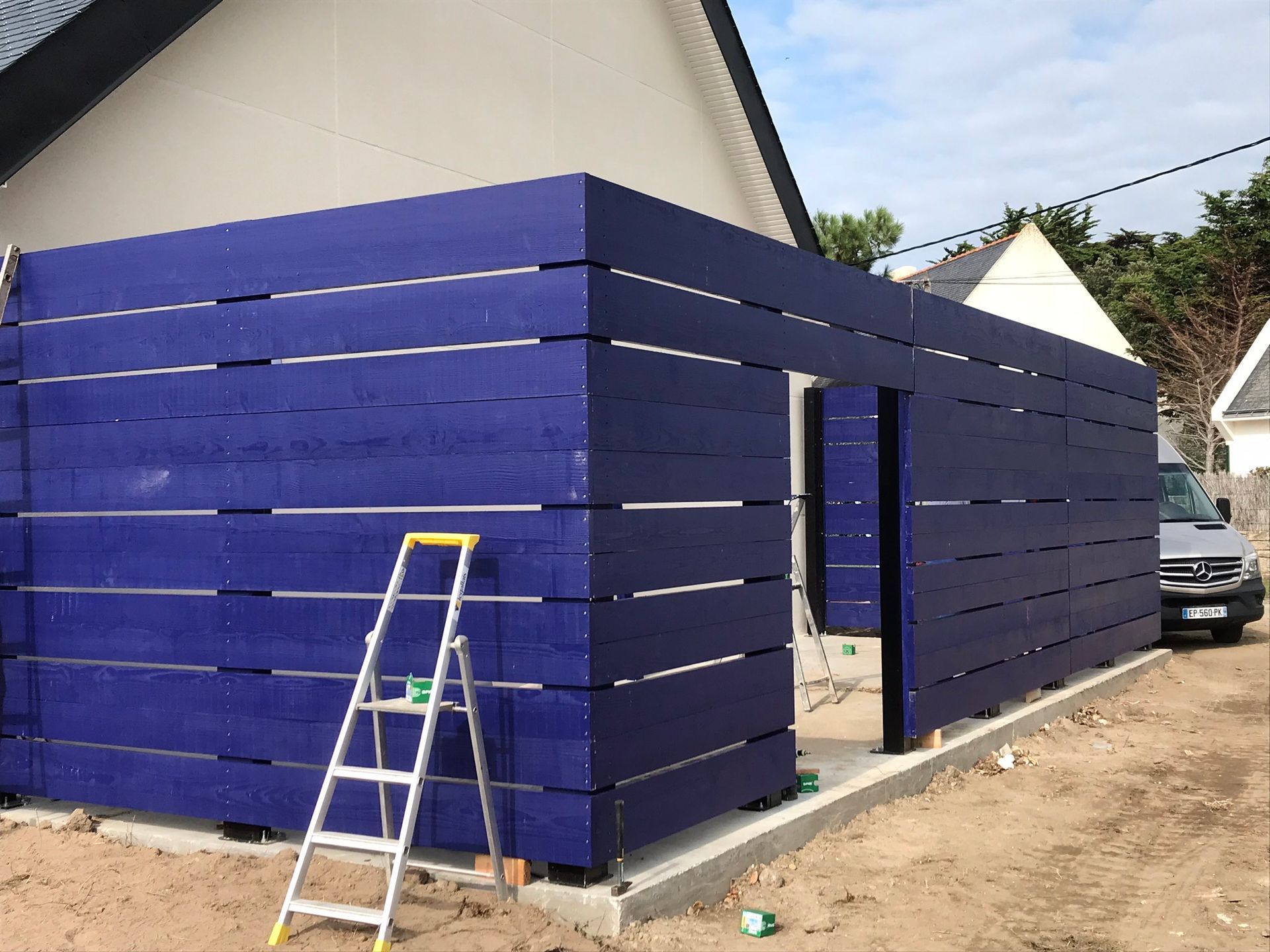 Habillage extérieur en bois bleu