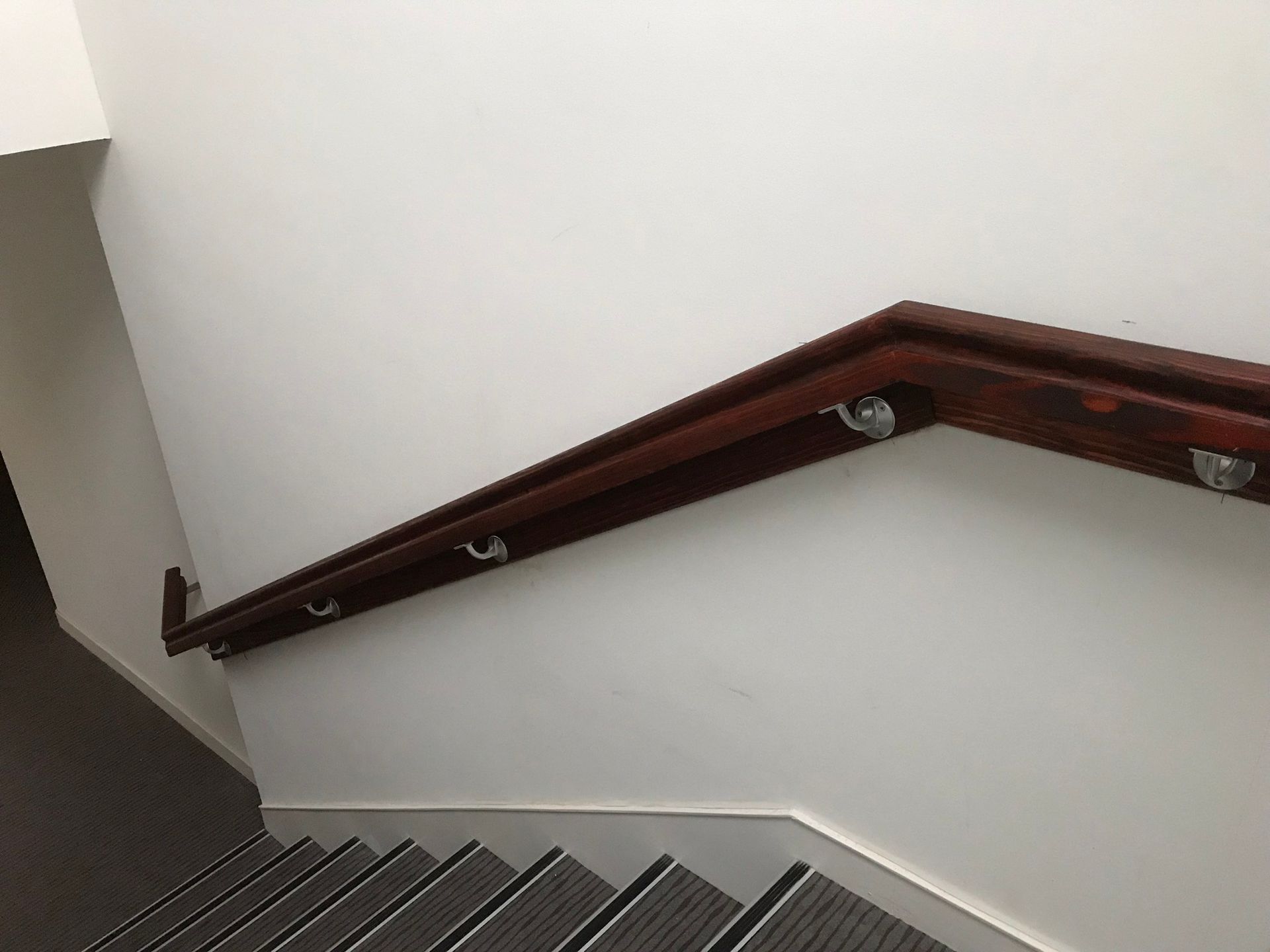 Main courante pour escalier en bois