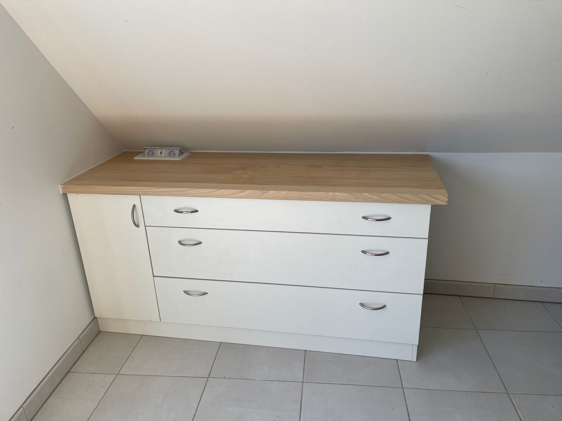 Meuble sous rampant planteau en chataignier