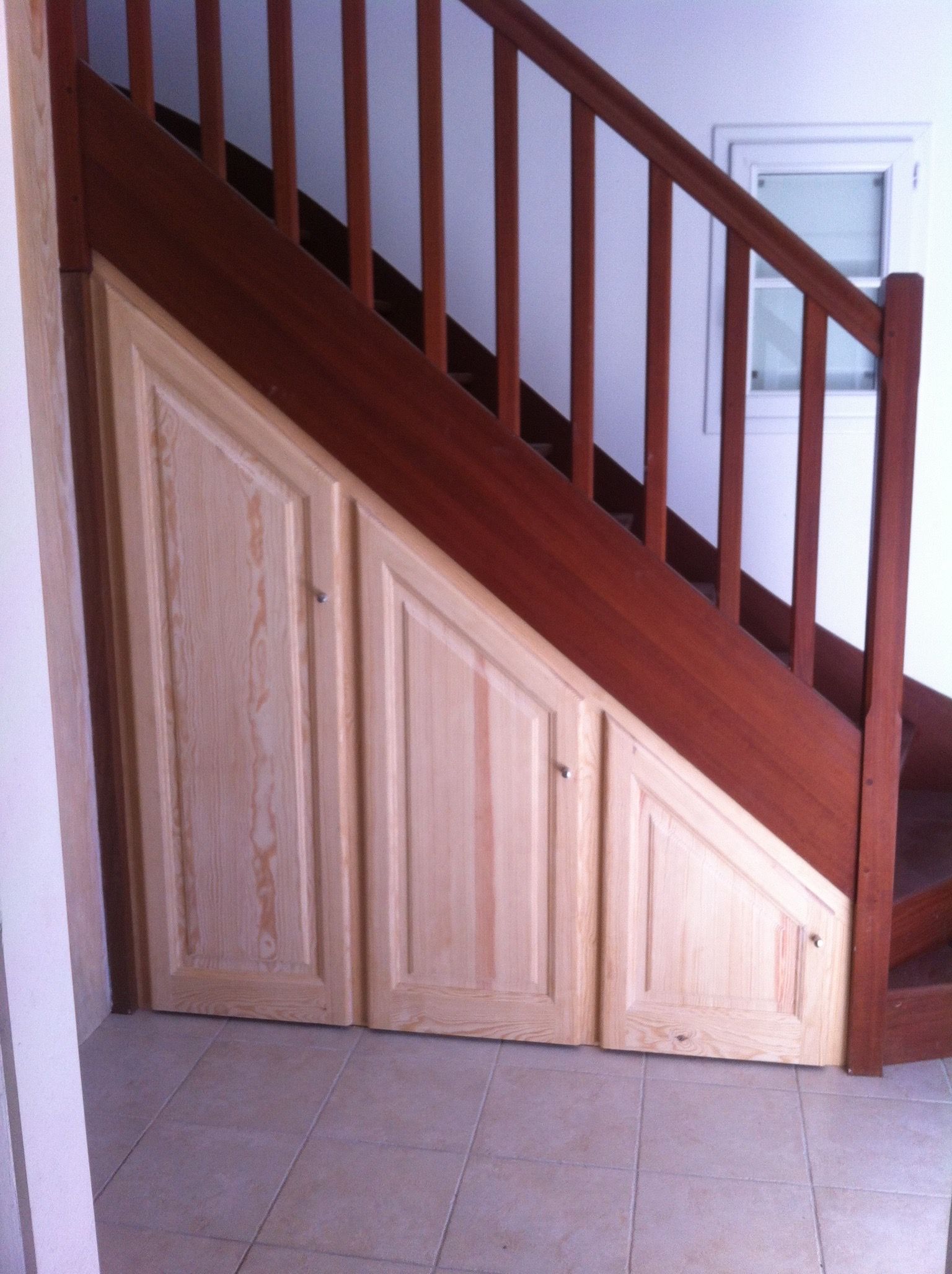 porte de placard sous escalier