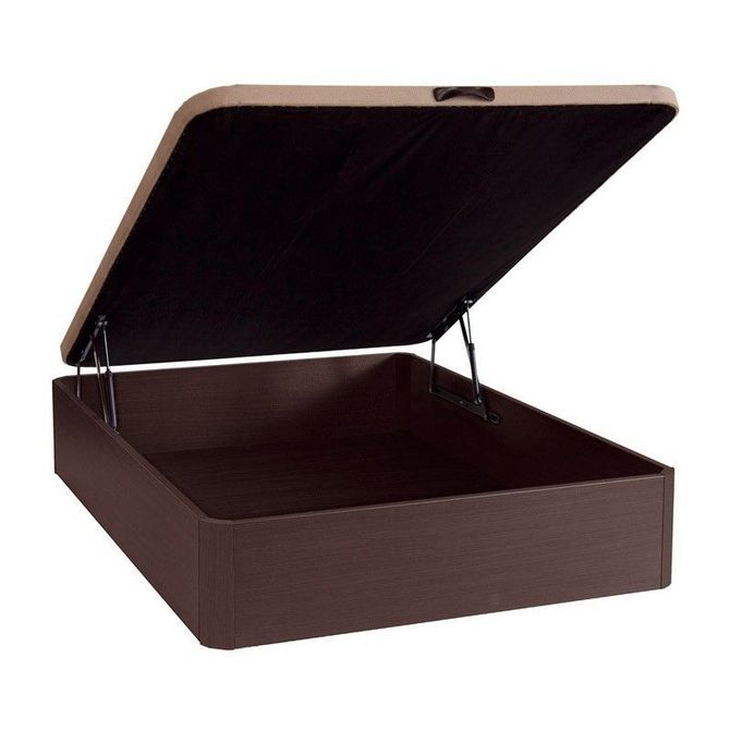 Una caja marrón con la tapa abierta sobre un fondo blanco.