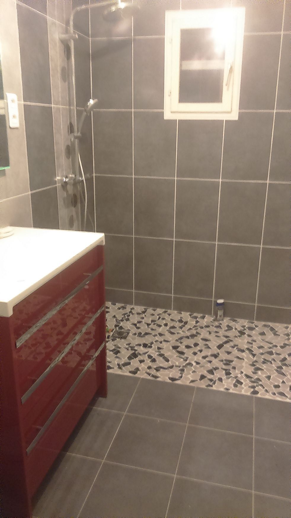 Salle de bains avec douche