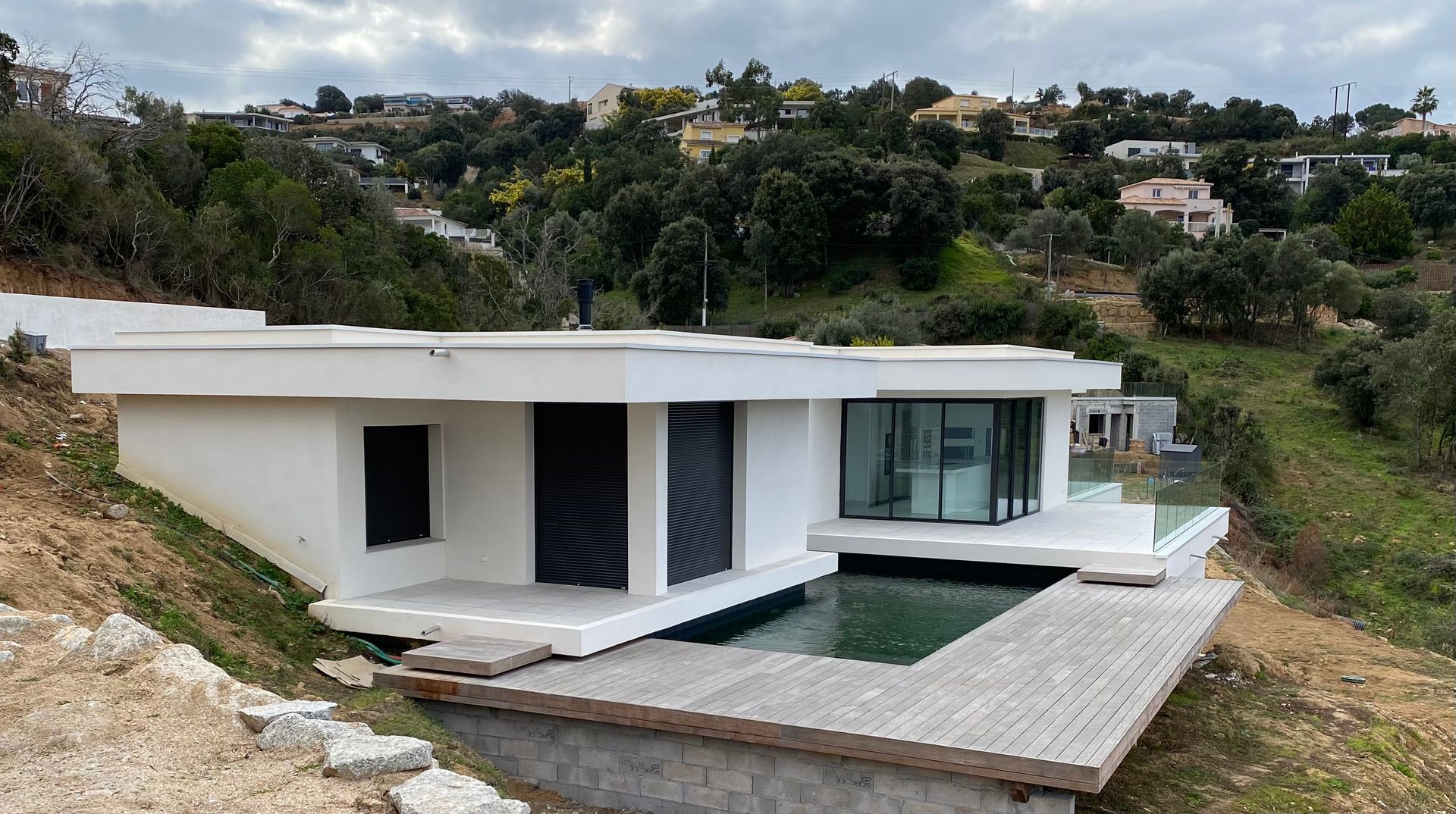 Maison plain-pied avec piscine