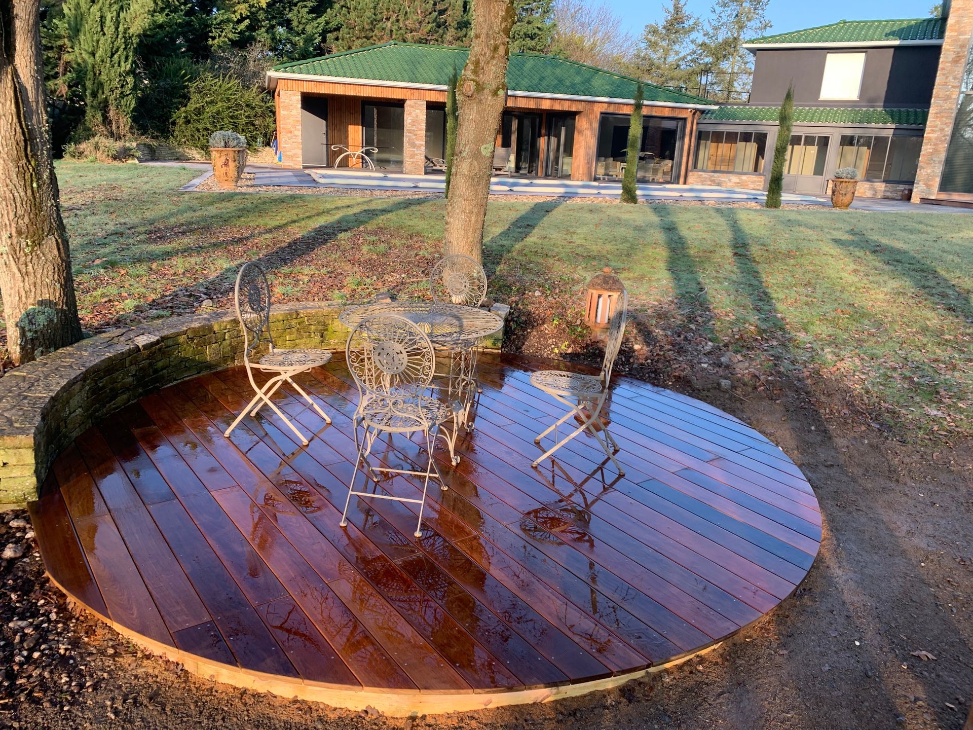 Création d'une terrasse en bois exotique