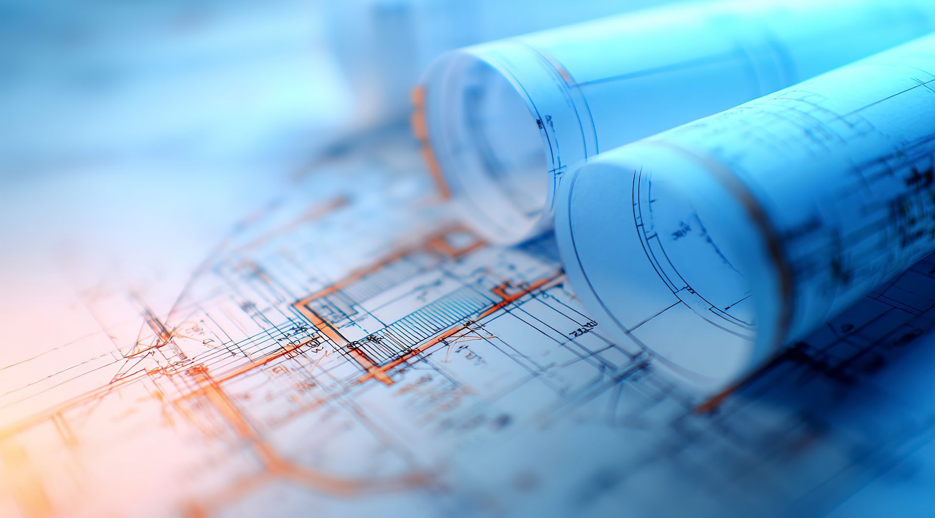 Des plans architecturaux superposés sur d'autres plans d'étage détaillés.