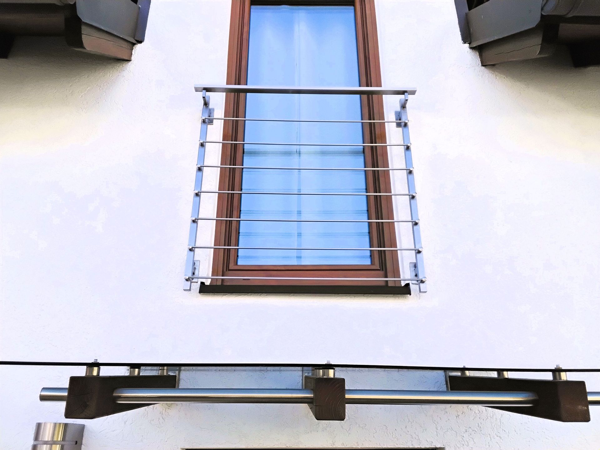 Französischer Balkon mit Edelstahlhandlauf und horizontalen Streben