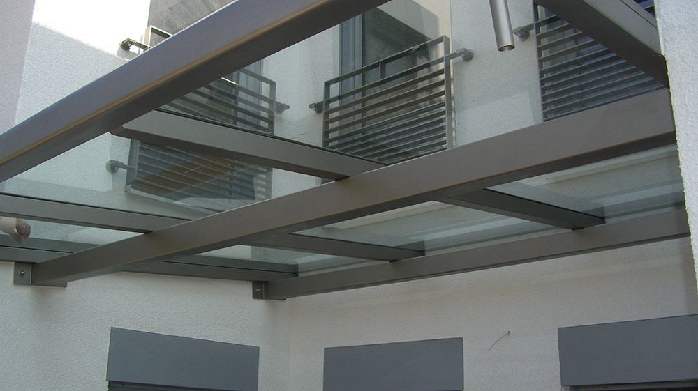 Glasdach aus Edelstahl - Quadratrohr mit Sicherheitsglas TVG und VSG