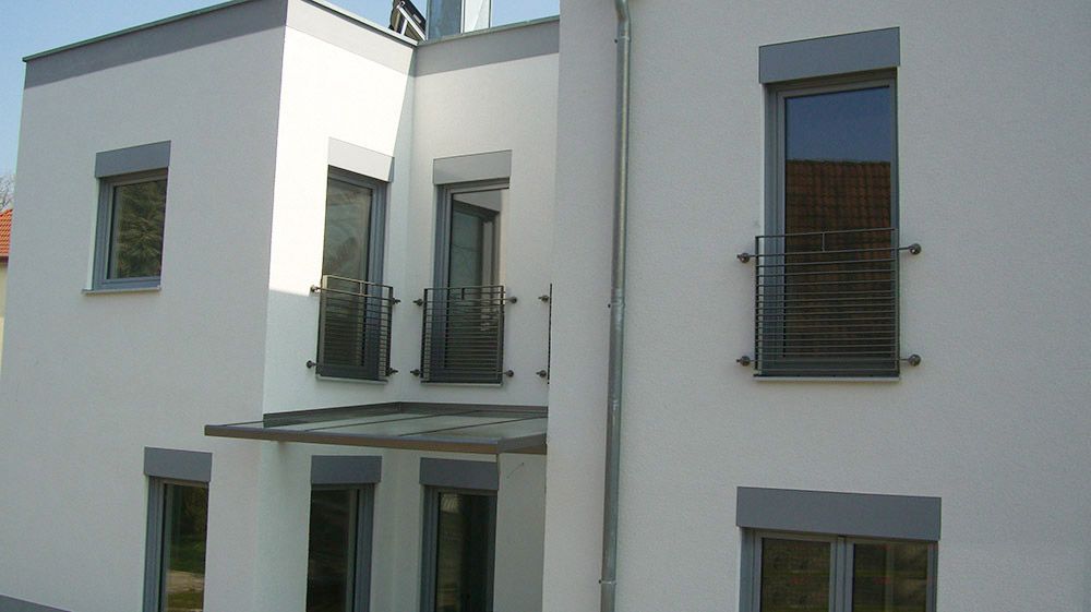 Dach aus Glas und Edelstahl, Quadratrohr mit Sicherheitsglas TVG