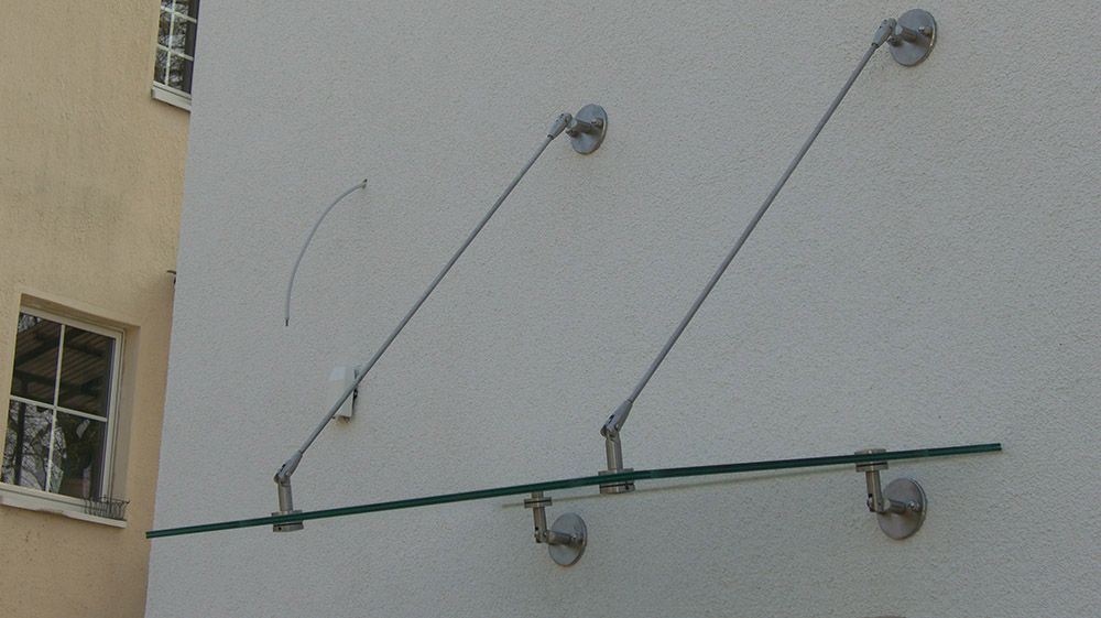 Punktgehaltenes und Rahmenloses Glasvordach