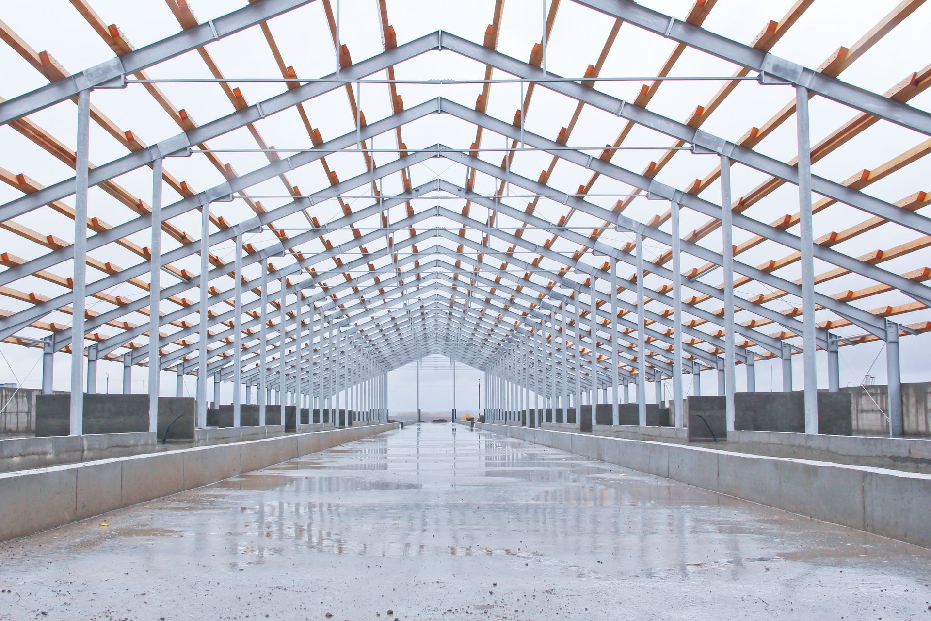 Bâtiment agricole en construction.