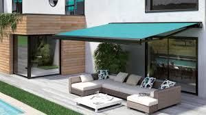 Terrasse avec auvent turquoise