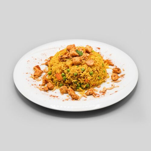 Ein Teller mit Reis und Gemüse. Foto von Mama's Grillhaus.