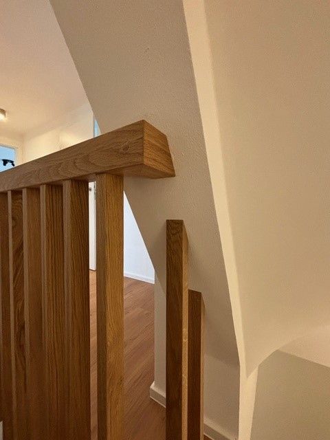 Treppenstufen und Handläufe