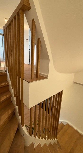 Treppenstufen und Handläufe