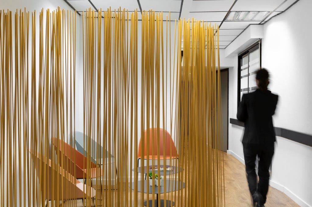 Salle d'attente avec personne