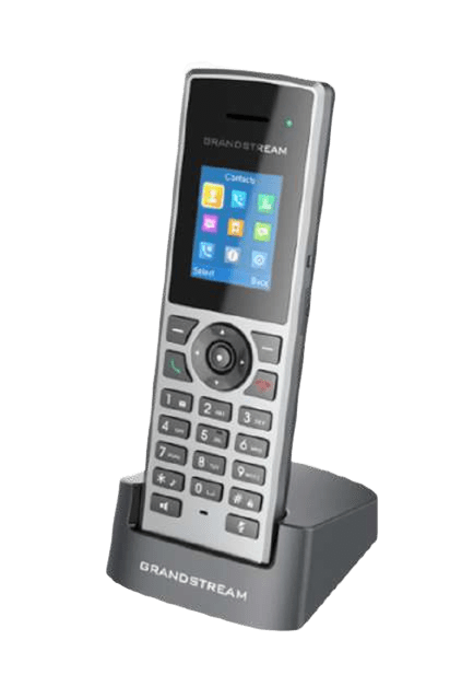 Un teléfono inalámbrico está sobre una base de carga.