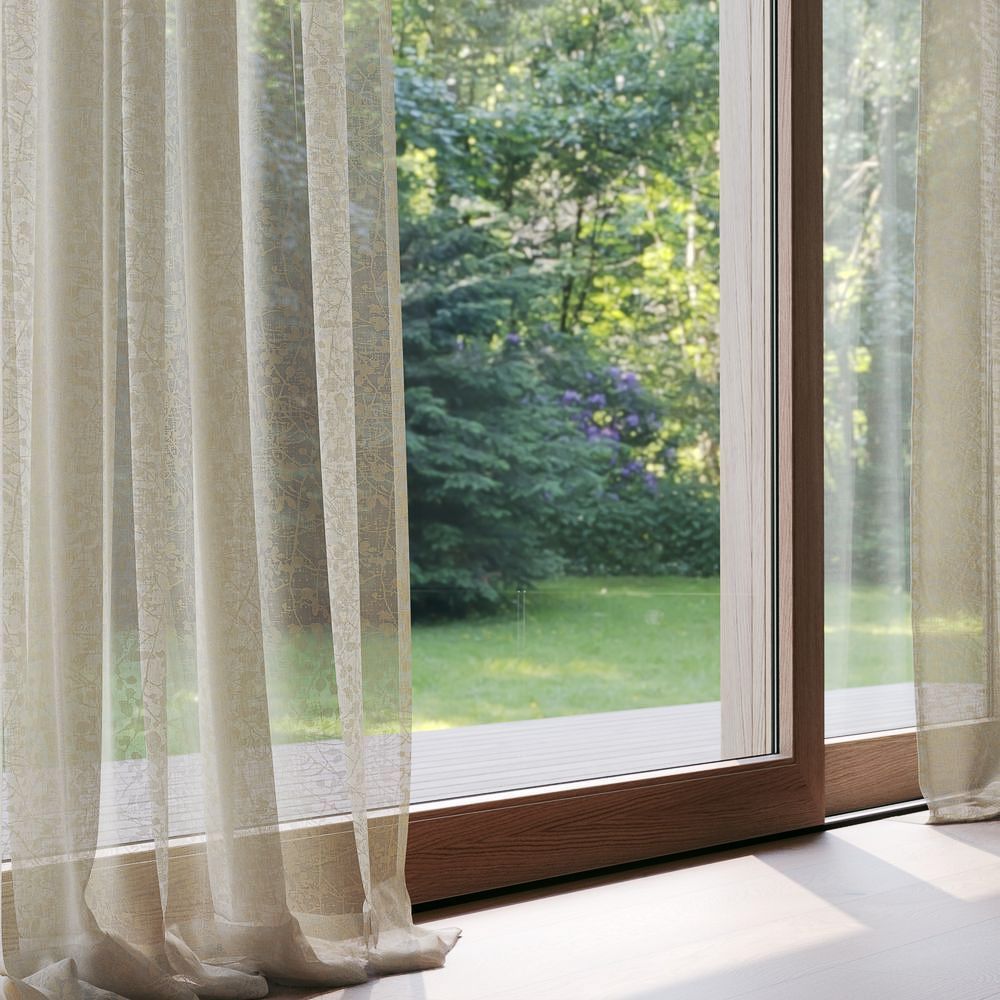 ein sliding glass door mit weißen Vorhängen davor - Gardinen von Koke Raumausstattung - Tobias Liebrand - vor Ort in Senden und Lüdinghausen