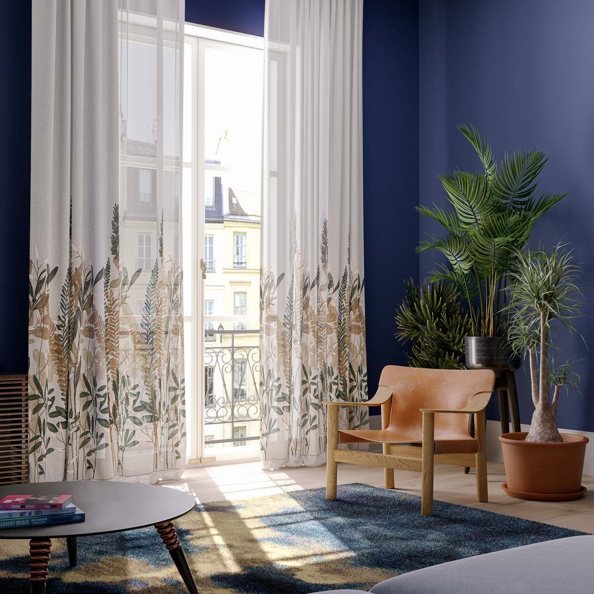 ein Wohnzimmer mit blauen Wänden, einem Stuhl , einem Tisch und einer Pflanze - Gardinen von Koke Raumausstattung - Tobias Liebrand - vor Ort in Senden und Lüdinghausen