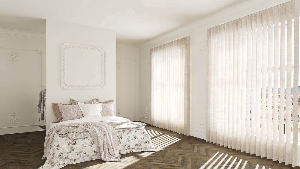 ein Schlafzimmer mit einem Bett und vertikalen Jalousien - Sonnenschutz von Koke Raumausstattung - Tobias Liebrand - vor Ort in Senden und Lüdinghausen