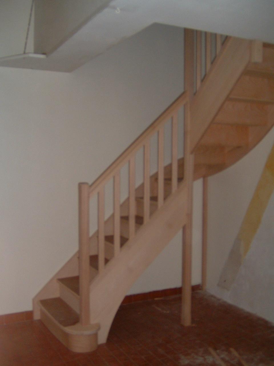 escalier en hêtre avec conttes marches