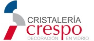 El logotipo de Cristalería Crespo es rojo, blanco y azul.
