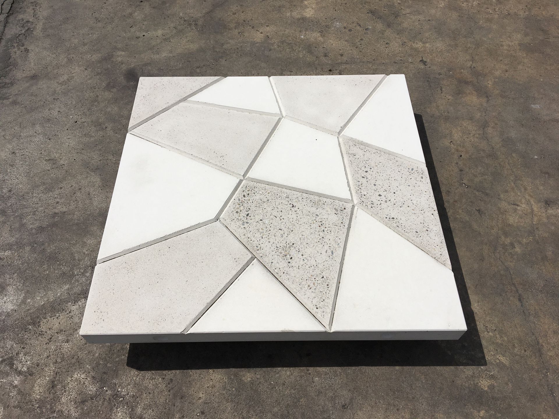 Image d'une dalle en béton avec finition sablée