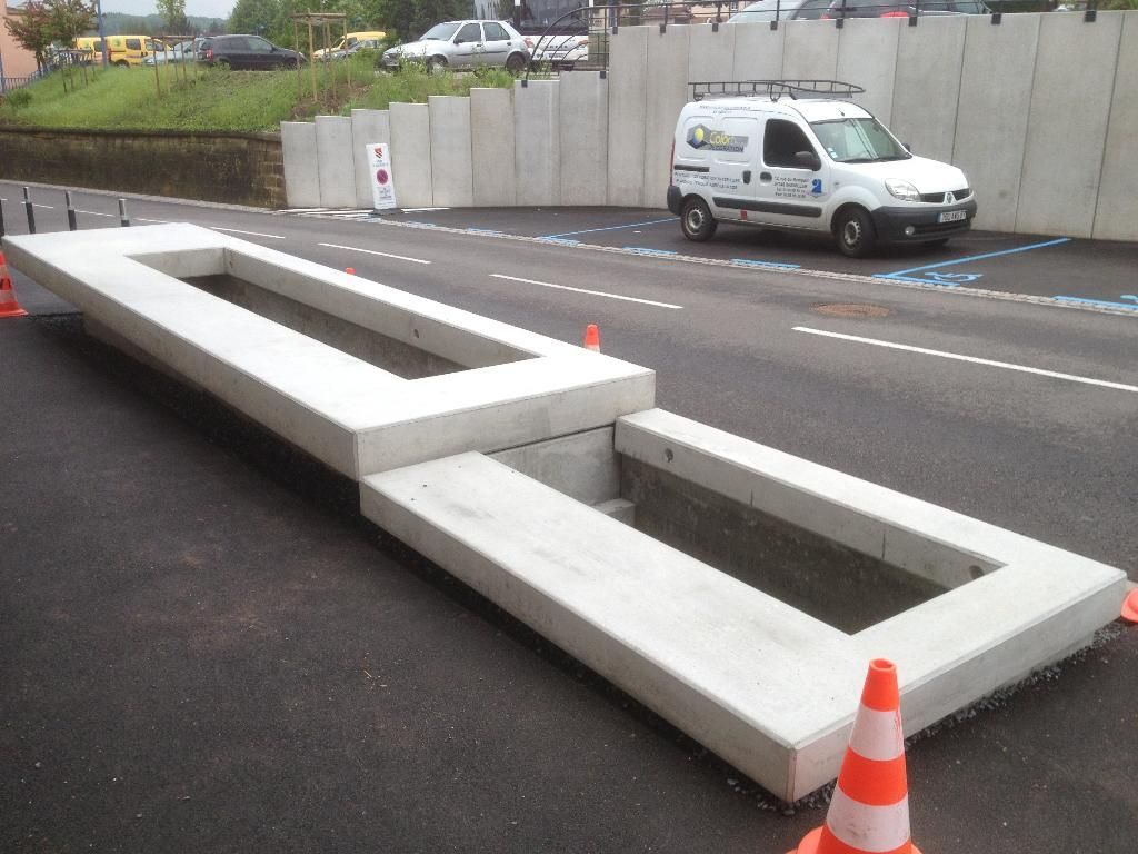 Bacs à fleurs blancs