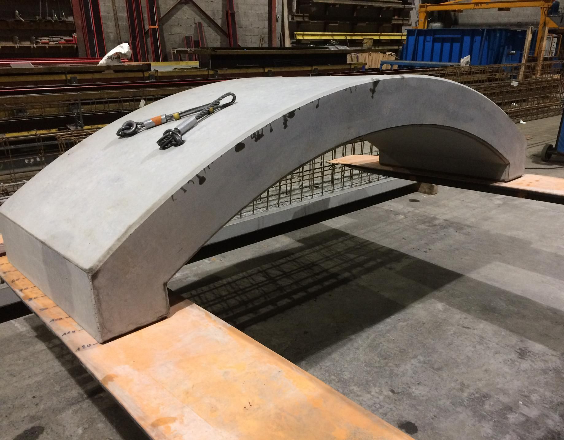 Élément en béton courbé