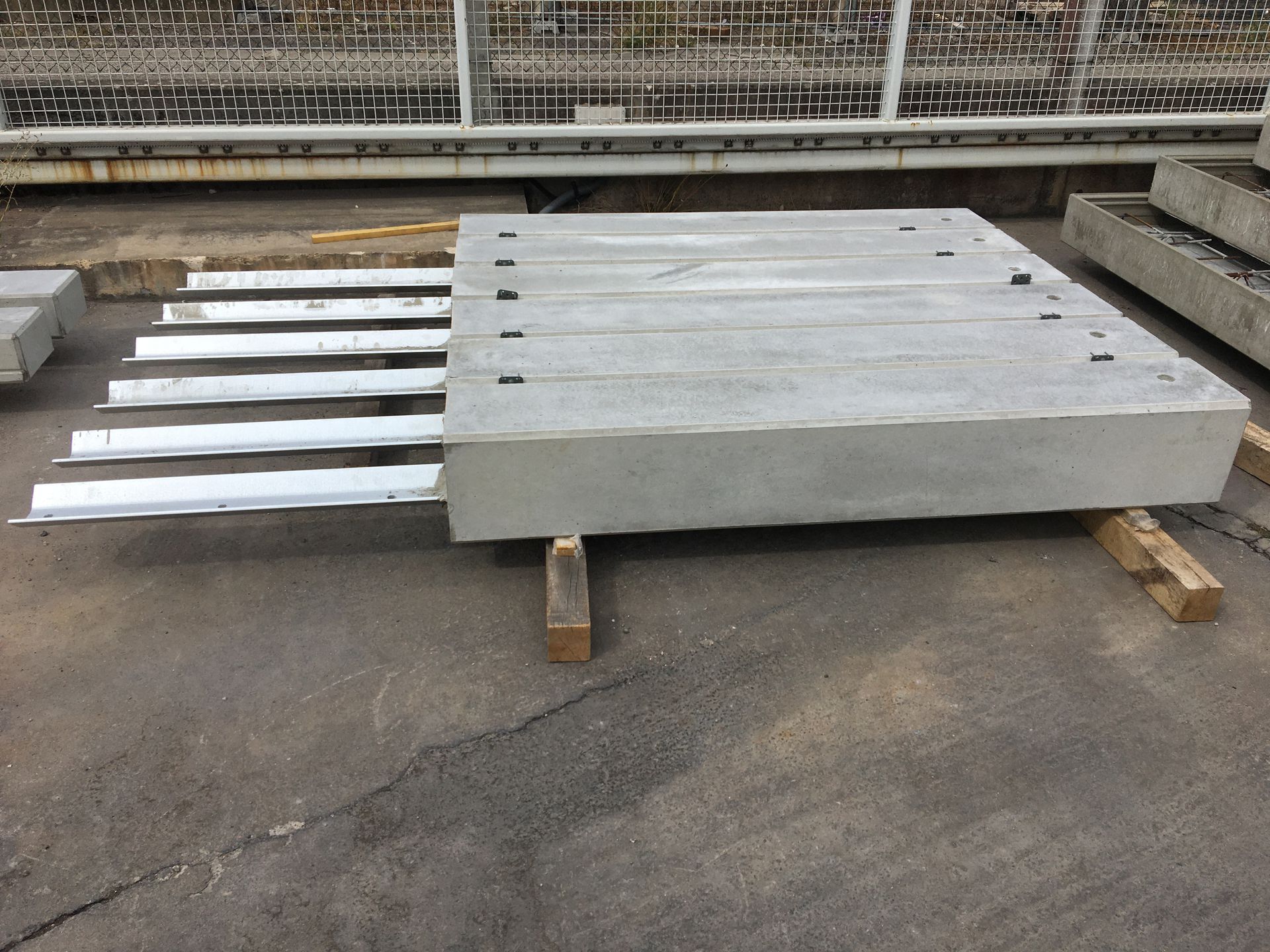 Support à enterrer pour poteaux de houblonnière