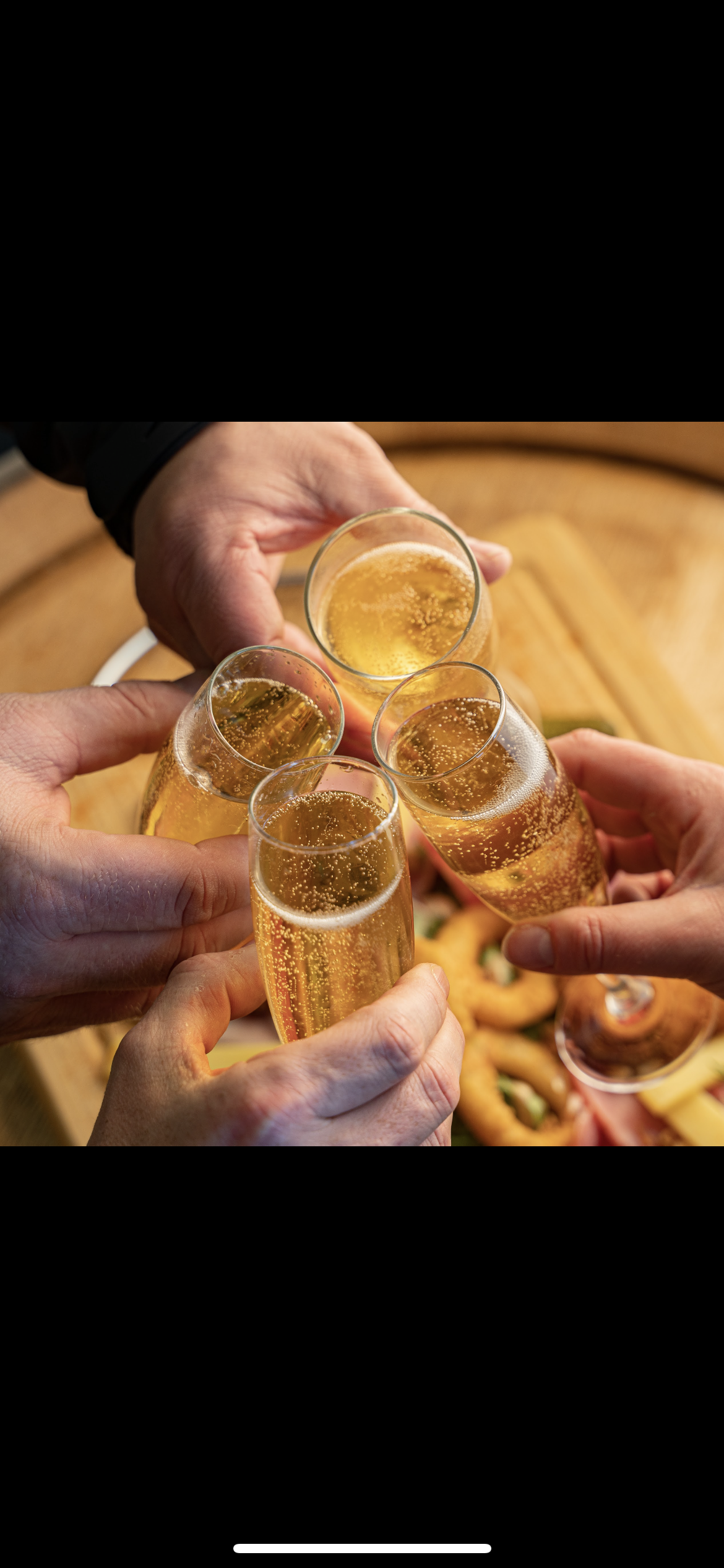 Quatre verres de champagne