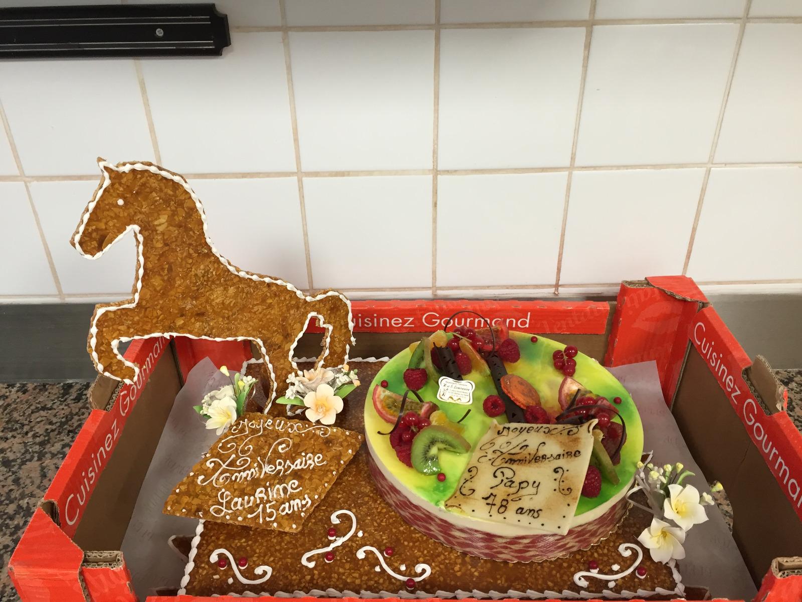 Gâteau d'anniversaire sur le thème du cheval