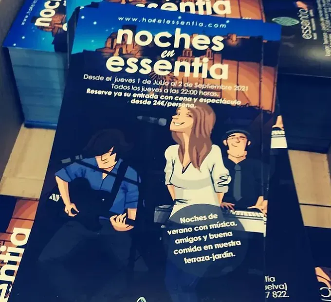 Una pila de volantes para la Noche Esencial