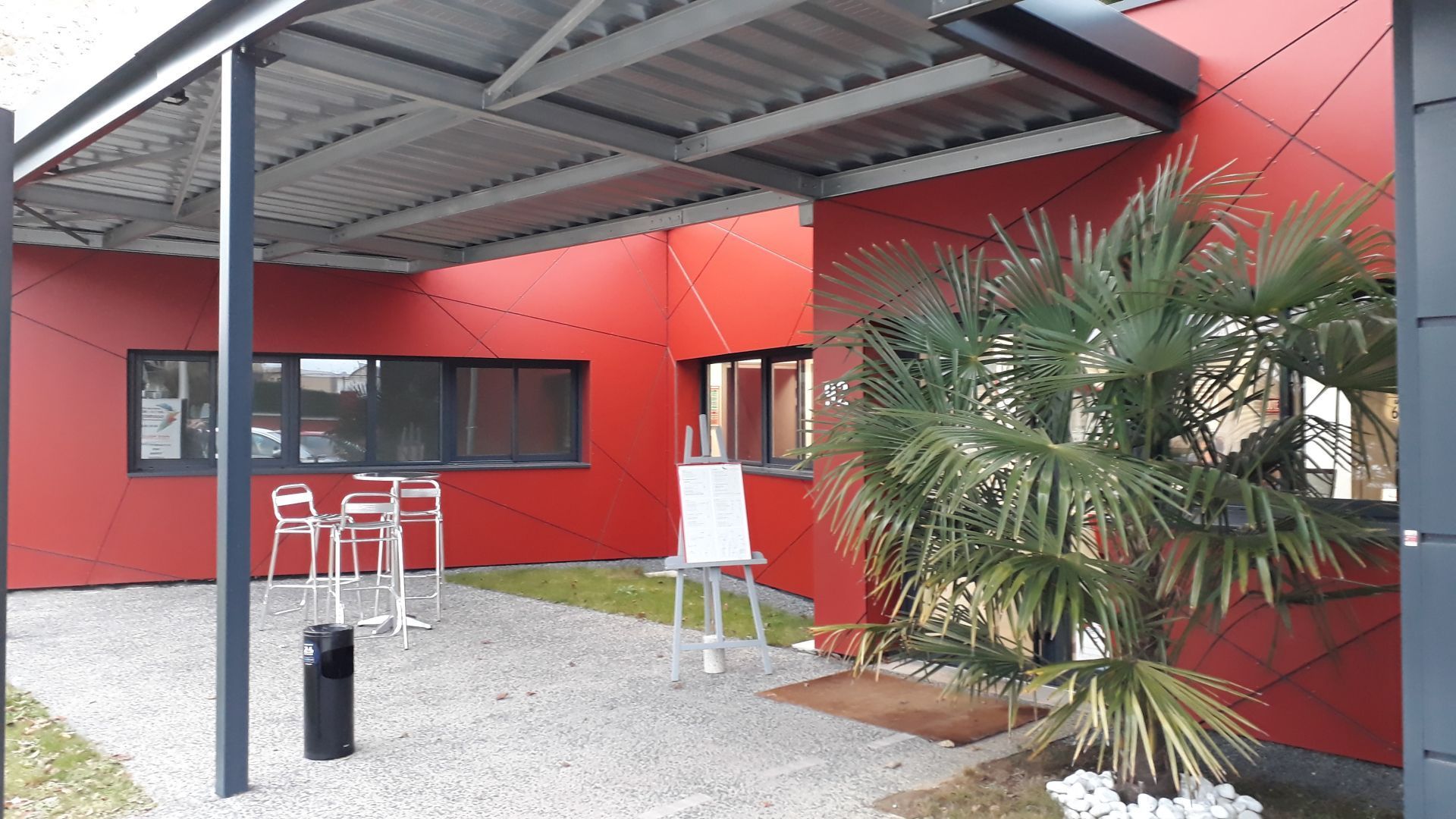 Entrée de l'établissement