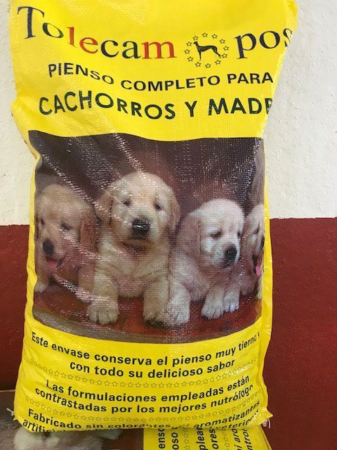 A yellow bag of tolecam pos pienso completo para cachorros y made