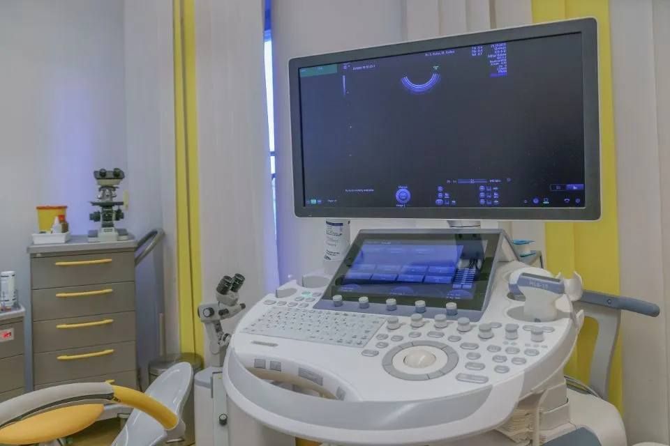 Ultraschallgerät Frauenarztpraxis Dr. med. Simone Kuhn Rigert FMH Gynäkologie und Geburtshilfe