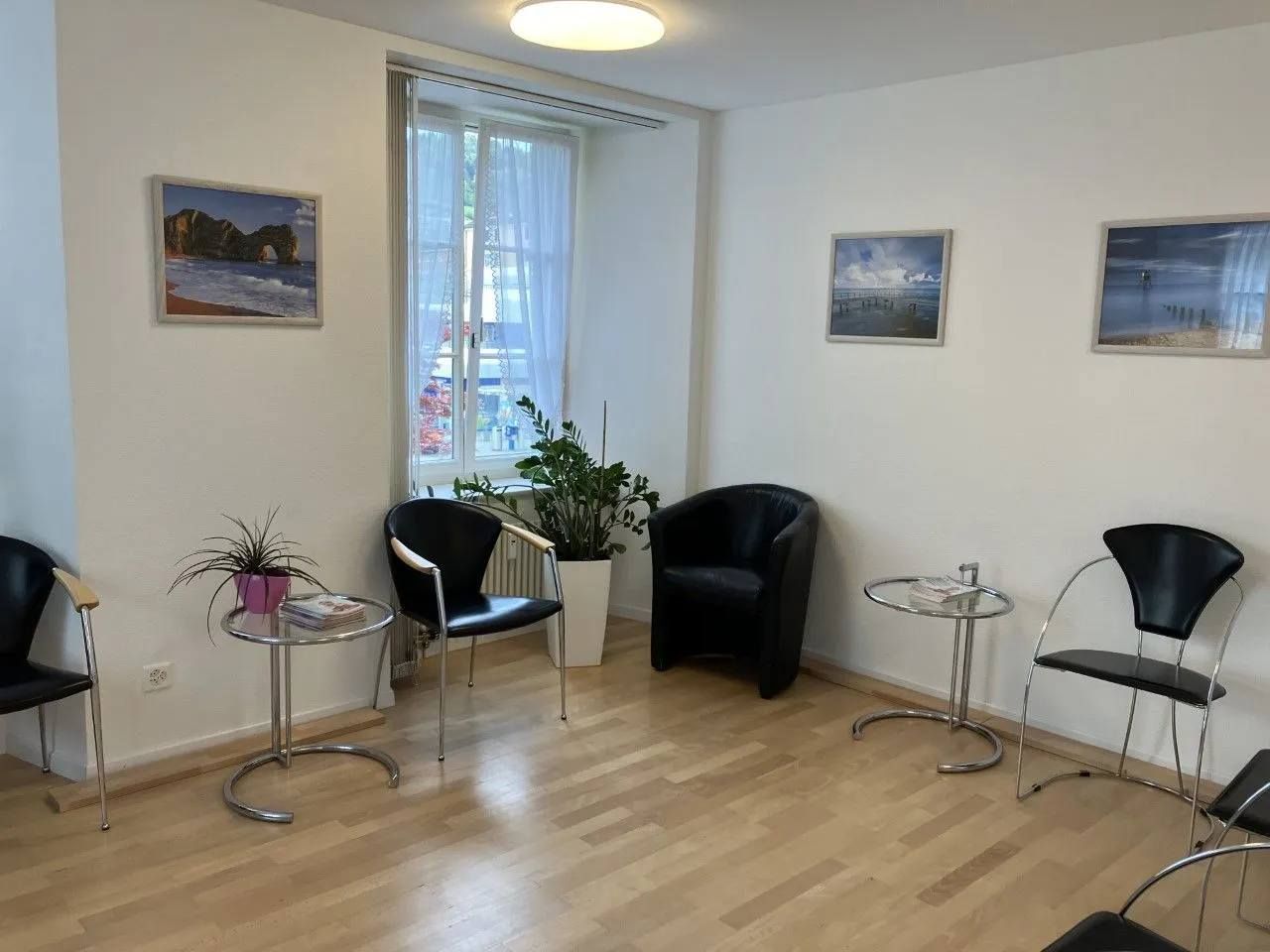 Wartezimemr Frauenarztpraxis Dr. med. Simone Kuhn Rigert FMH Gynäkologie und Geburtshilfe