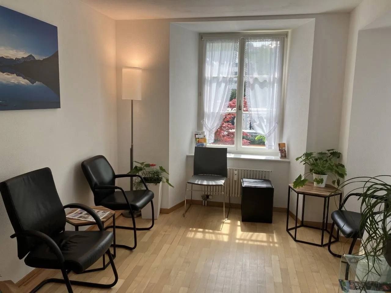 Wartebereich Frauenarztpraxis Dr. med. Simone Kuhn Rigert FMH Gynäkologie und Geburtshilfe