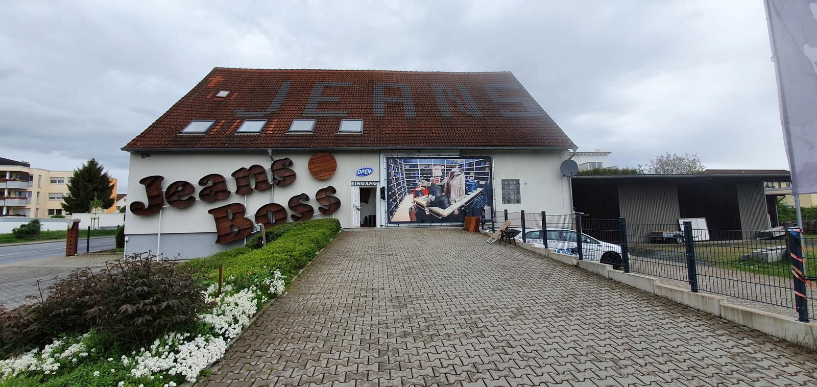 Jeans Boss - Laden - Außenansicht 