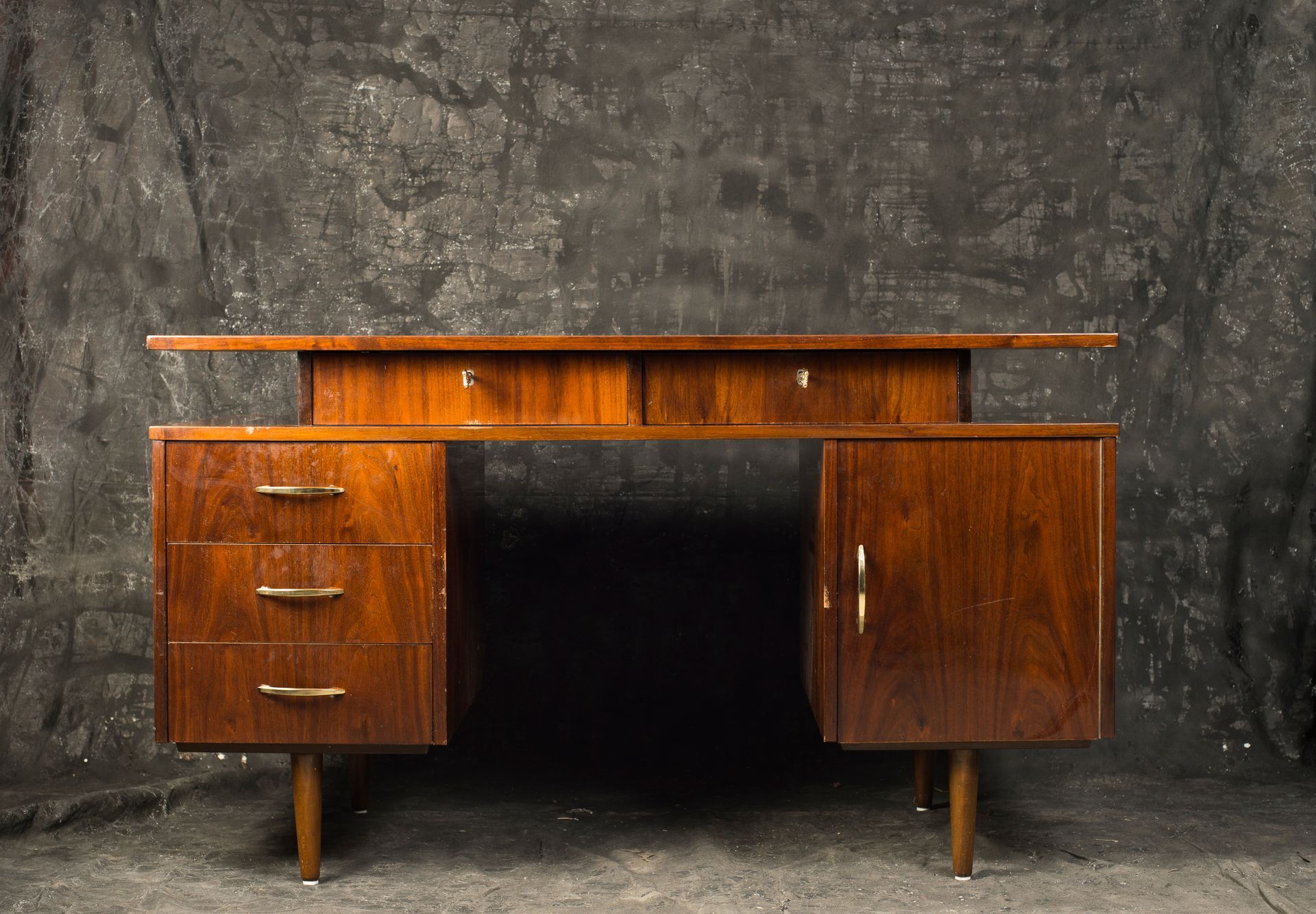 Vieux bureau en bois.