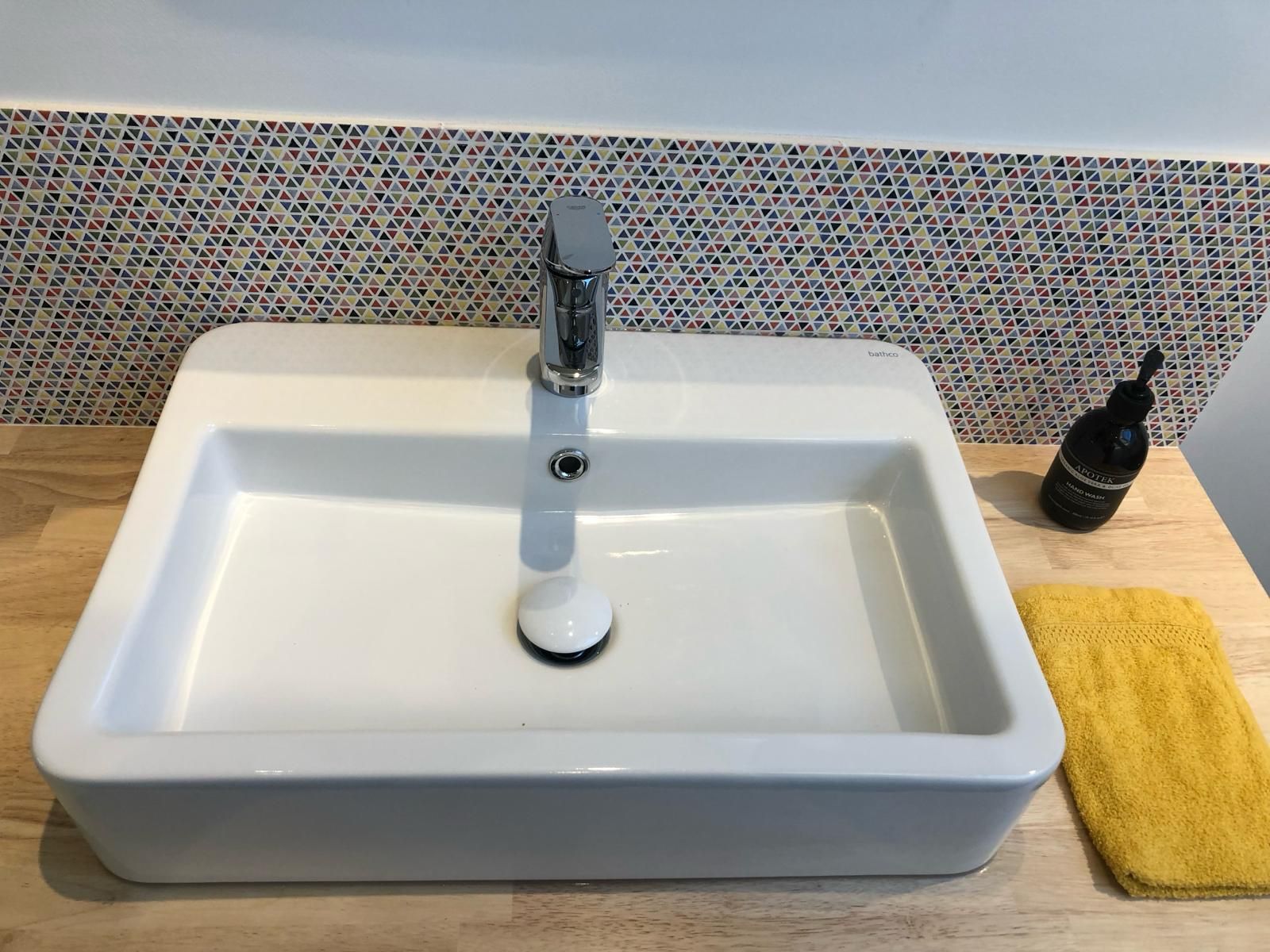 Photo d'un lavabo blanc