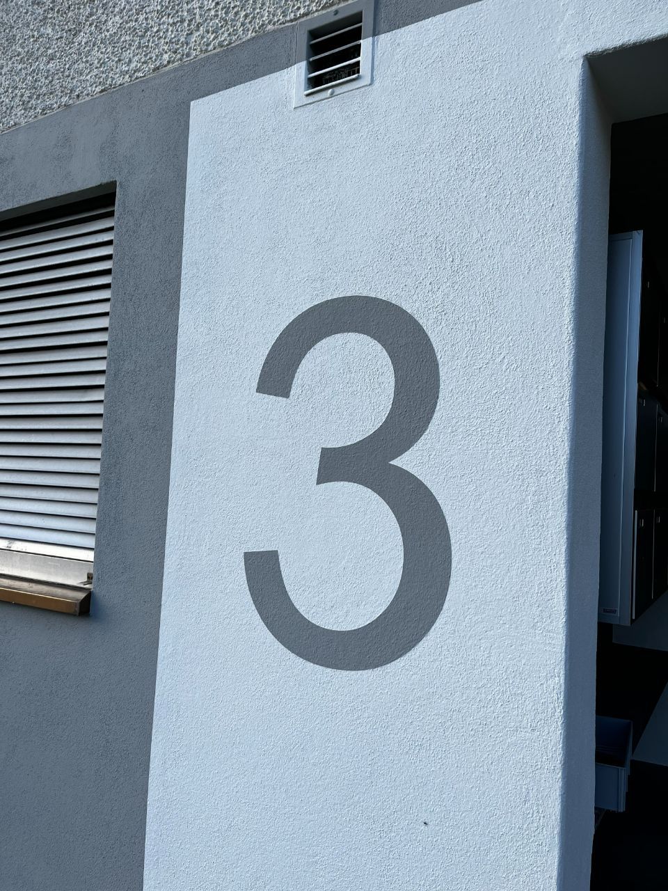 Von der Luca Benedetto Malermeister AG renoviertes Wohnzimmer