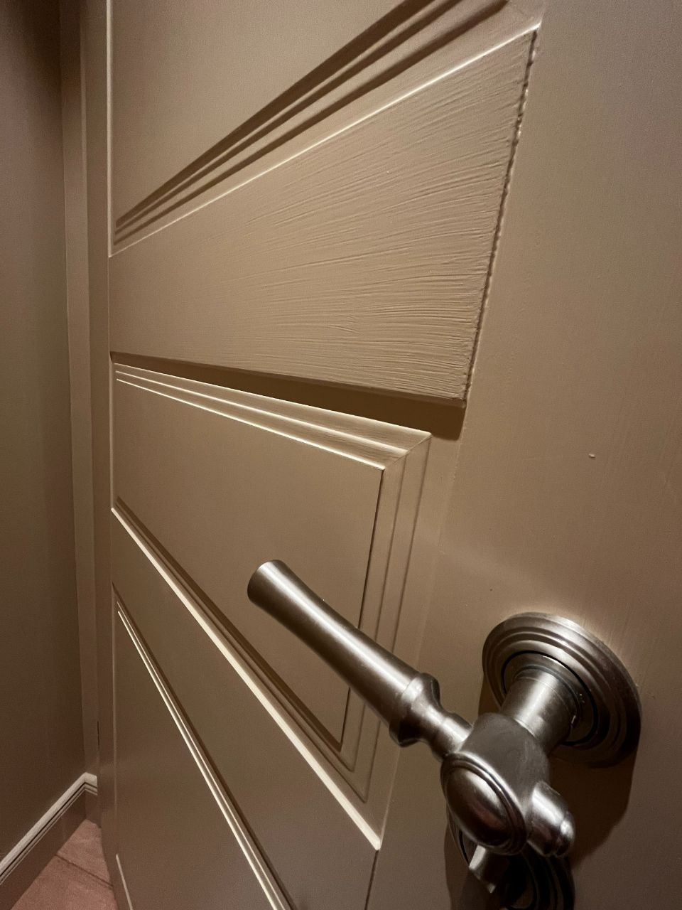 Von der Luca Benedetto Malermeister AG renoviertes Wohnzimmer