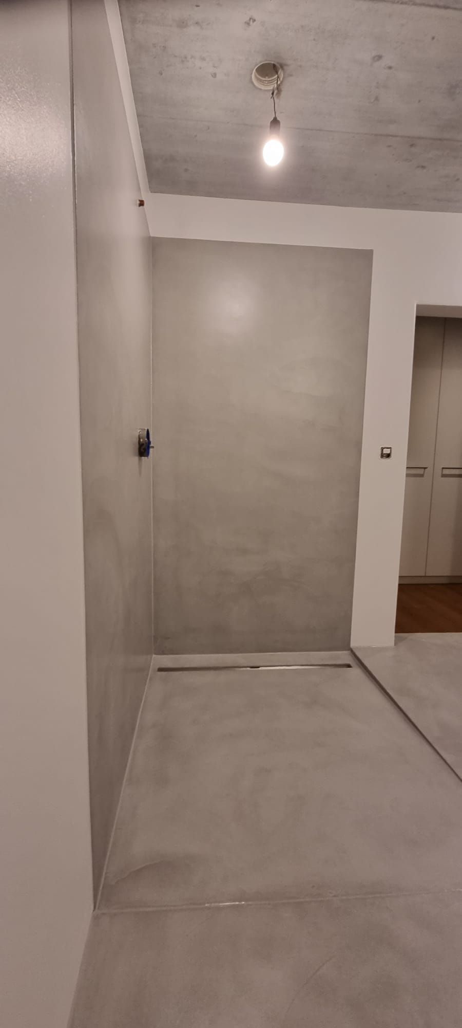 Eingangsbereich Wohnung, gestaltet von der Luca Benedetto Malermeister AG
