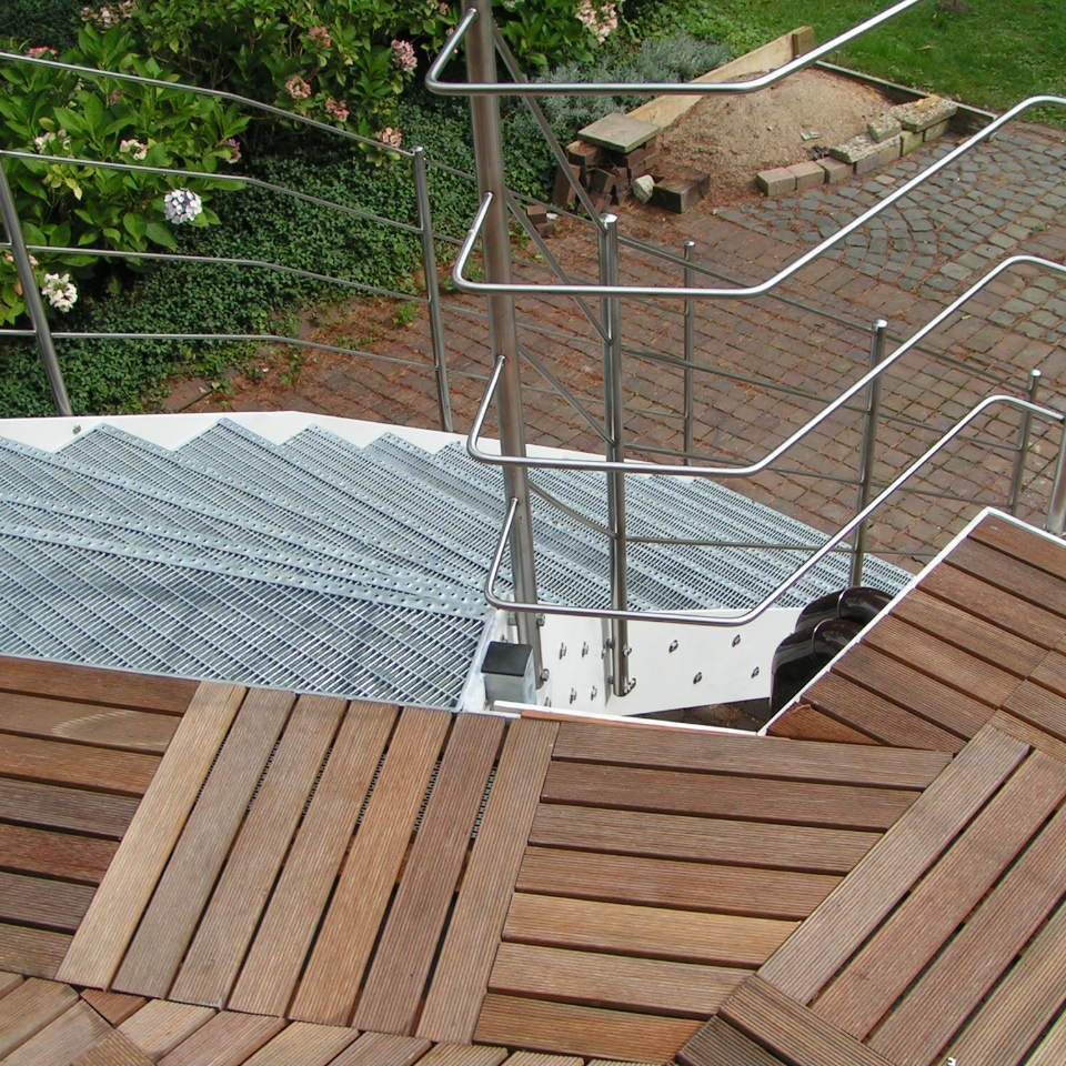 Edelstahl-Treppengeländer im Außenbereich