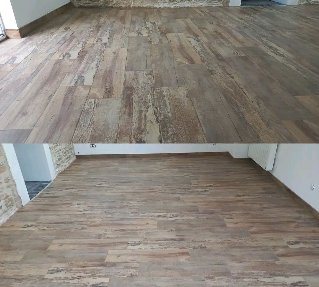 Pièce vide avec parquet en bois fraîchement installé, présentée en vue partagée avant/après.