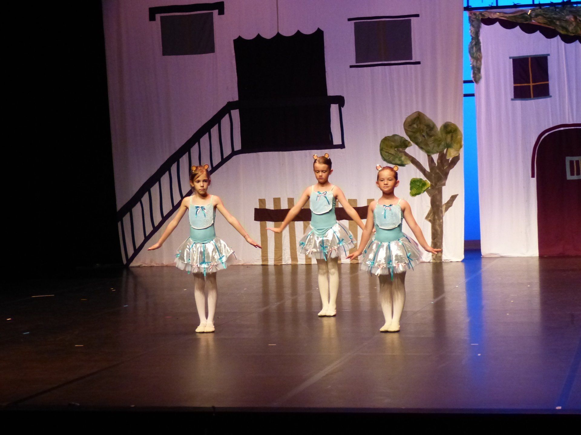 Jeunes danseuses en blanc