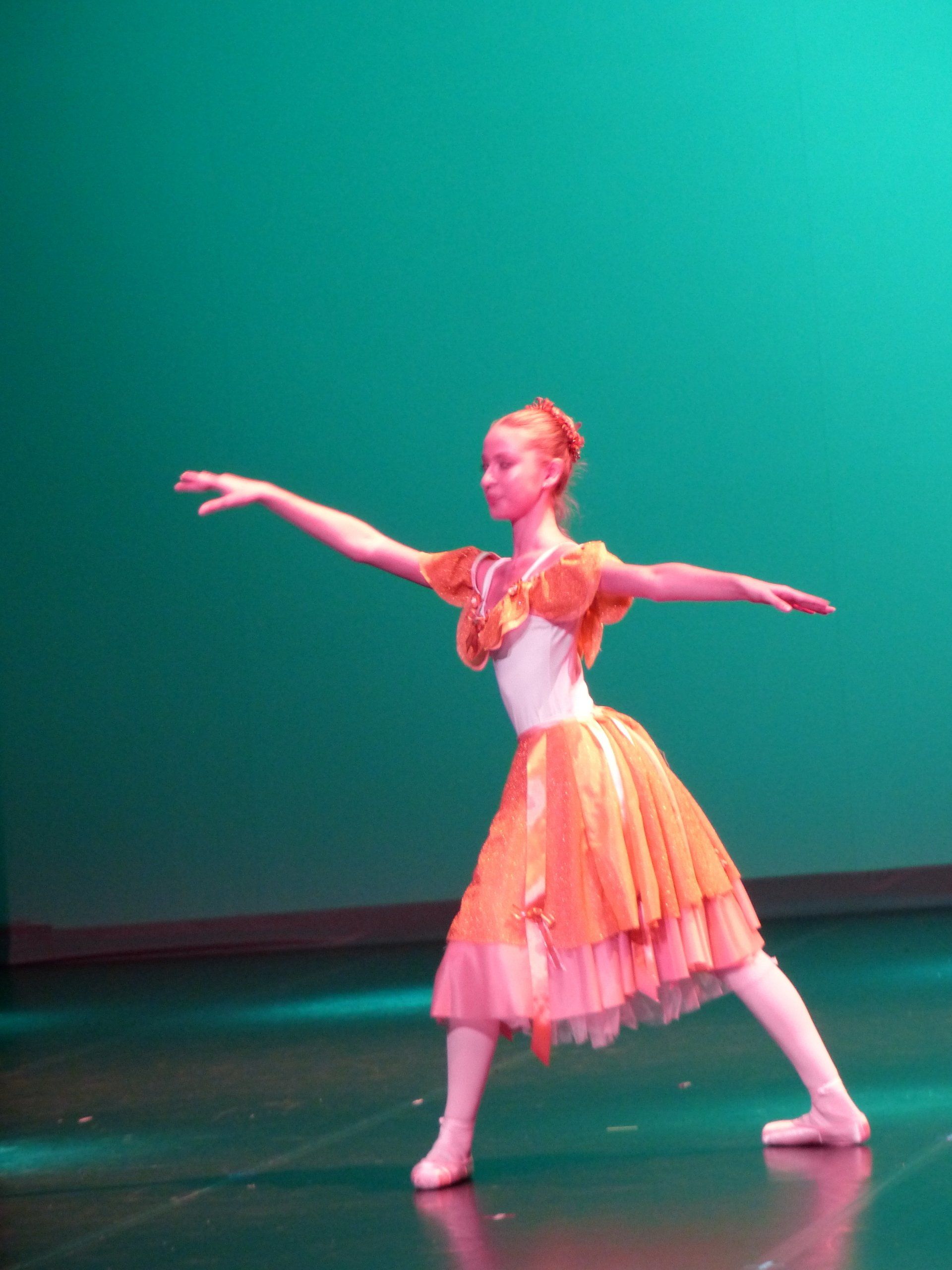 Danseuse sur fond bleu