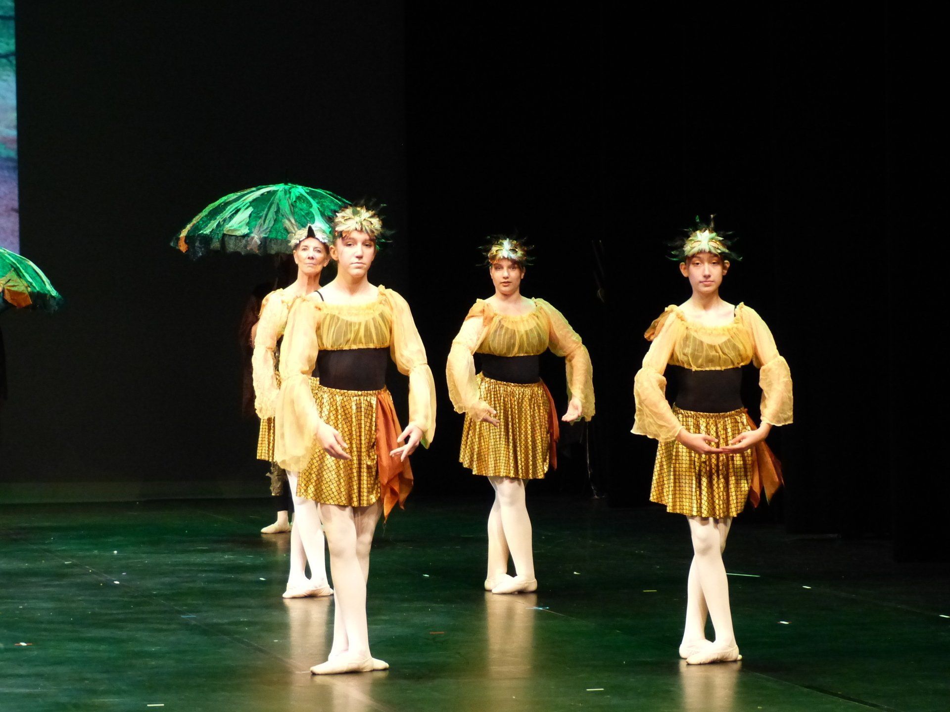 4 danseuses costumes jaunes