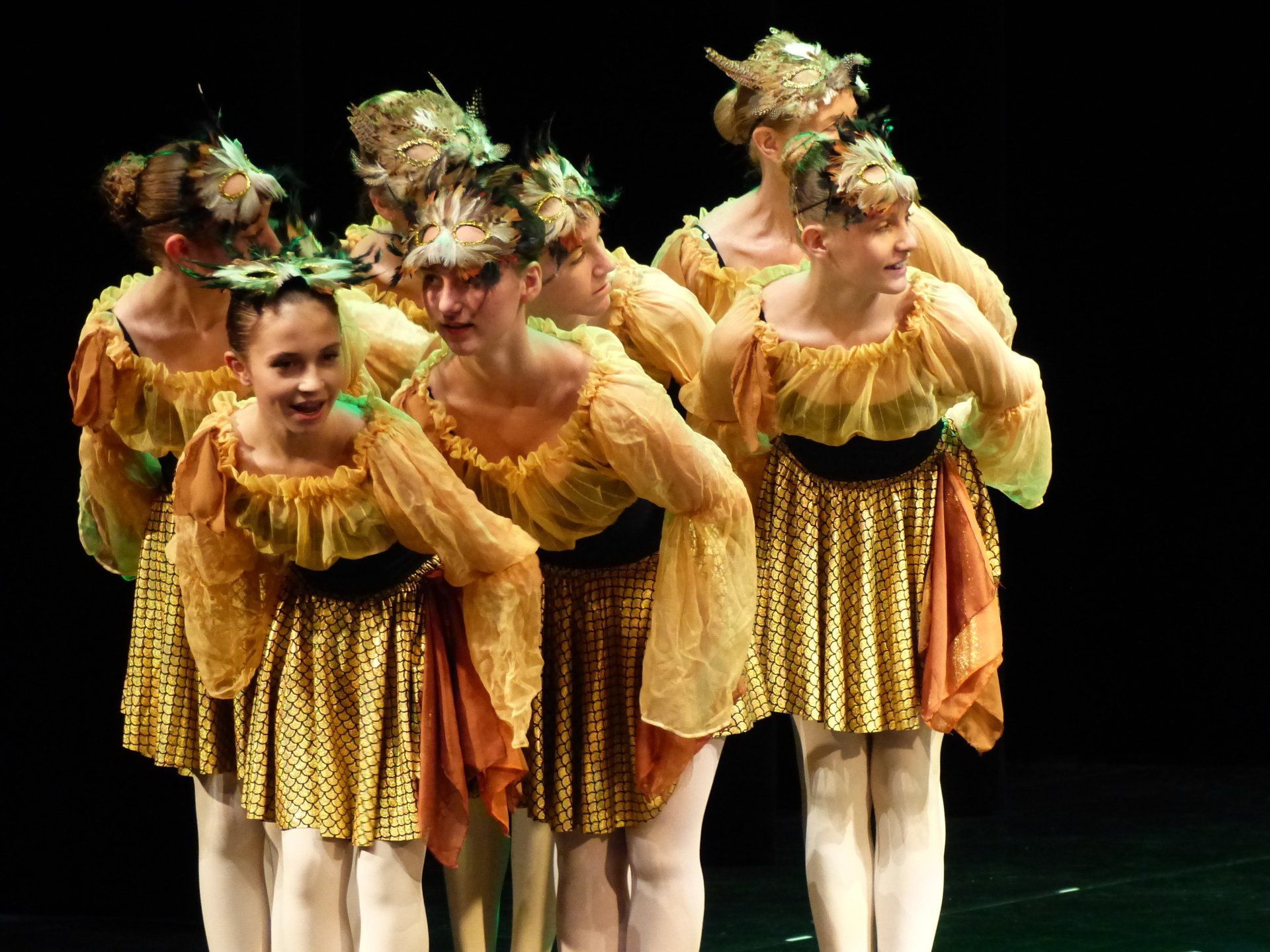 Danseuses costumes jaunes