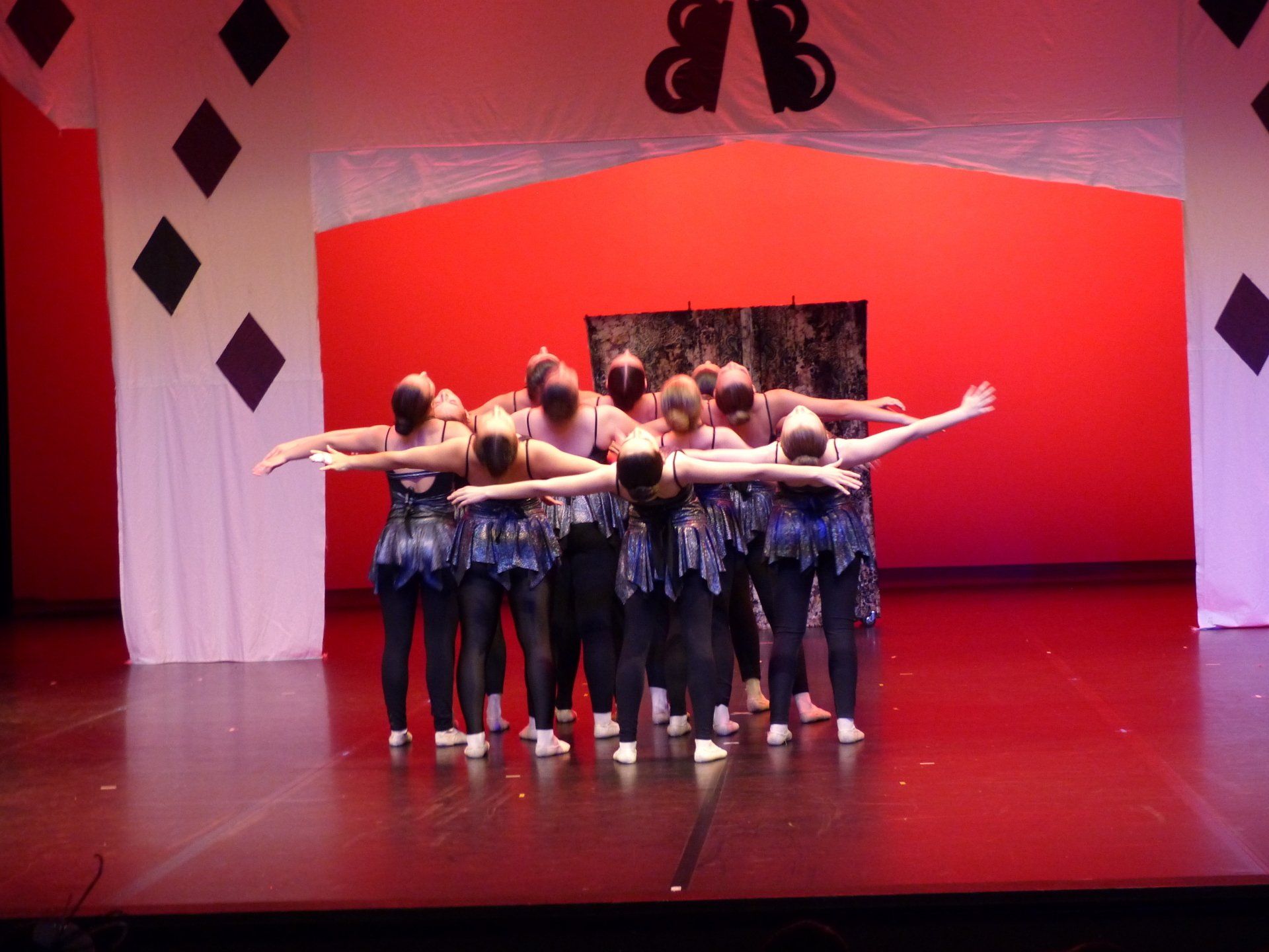 Danseuses en groupe serré